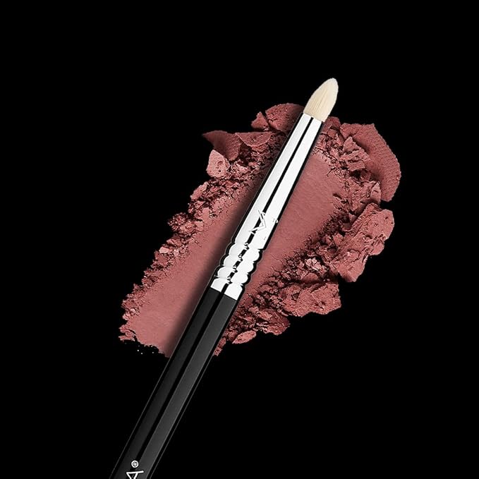 Sigma Beauty Professional E30 Pencil Brush – Pencil Applicator Makeup Brush with Synthetic SigmaTech® Fibers for Flawless Eye Makeup, EyeBrush for Highlighting, Lining, Smudging & Blending (1 Brush)