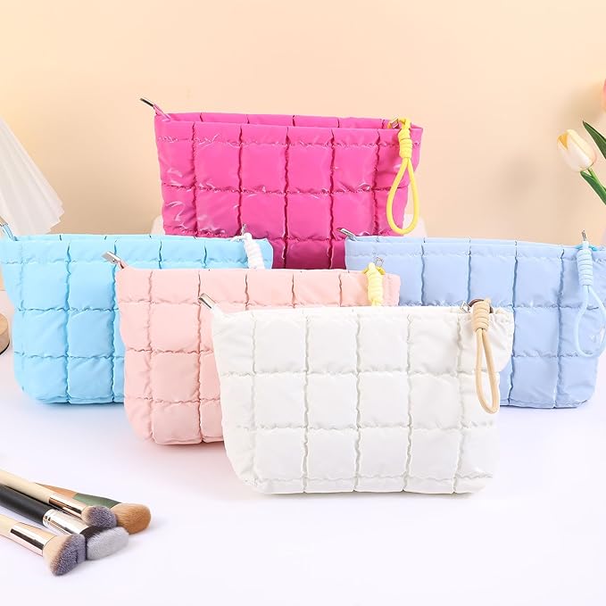 Puffer Quilted Makeup Bag Travel Cosmetic Bag Portable Puffy Checkered Toiletry Pouch Skincare Organizer Purse Pencil Case (Black)