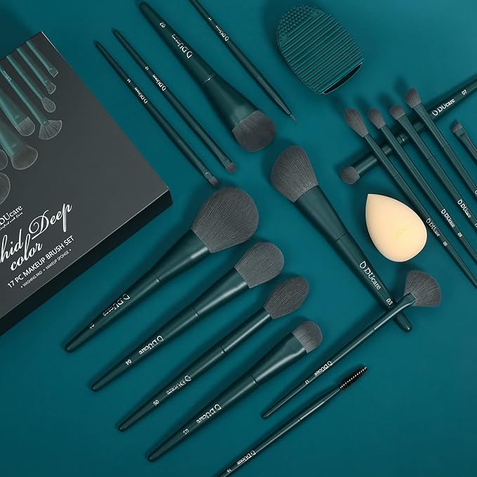 DUcare Christmas Makeup Brushes Set 17 Pcs with Brush Cleaning Mat and Makeup Sponge Professional Face Powder Eye Shadow Powder Liquid Cream