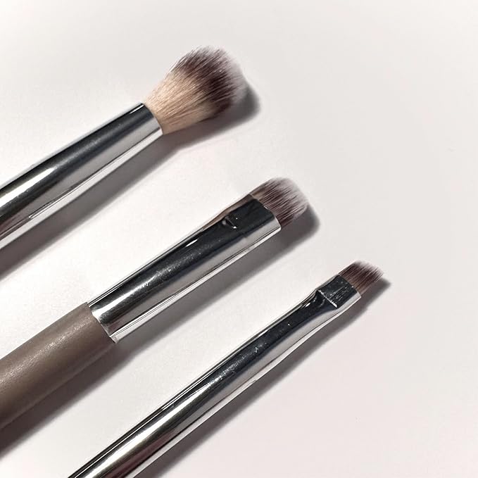 Sandstone Scandinavia Soft Collection Makeup Brush - Professional Premium Eyeshadow brush for applying and blending eyeshadow. Ultra precise soft bristles. Vegan Makeup brush for all skin types