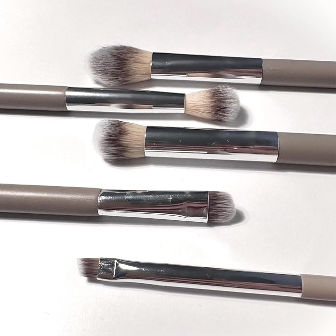 Sandstone Scandinavia Soft Collection Makeup Brush - Professional Premium Eyeliner brush for applying and blending eyeliner. Angled bristles. Vegan Makeup brush for all skin types