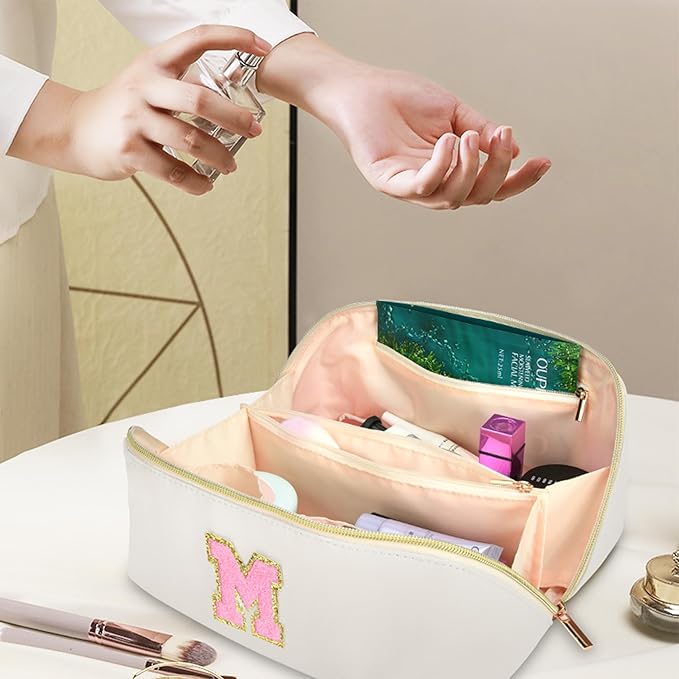 for Christmas Day Gifts, Makeup Bag for Women, PU Leather Travel Toiletry Bags, Initial Make Up Cosmetic Pouch for Teen Girls, Wide Open Portable Skincare Bag, Personalized Birthday Gifts, White O