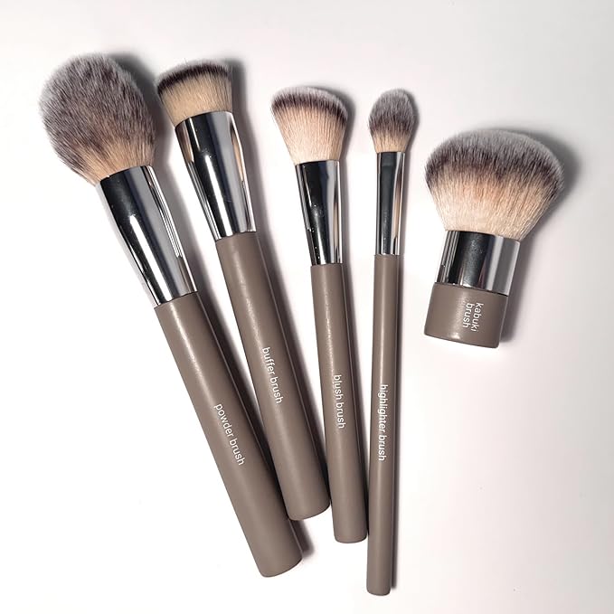 Sandstone Scandinavia Soft Collection Makeup Brush - Professional Premium Kabuki brush for applying and blending loose and compact powder and liquid foundation. Vegan ultra soft bristles.