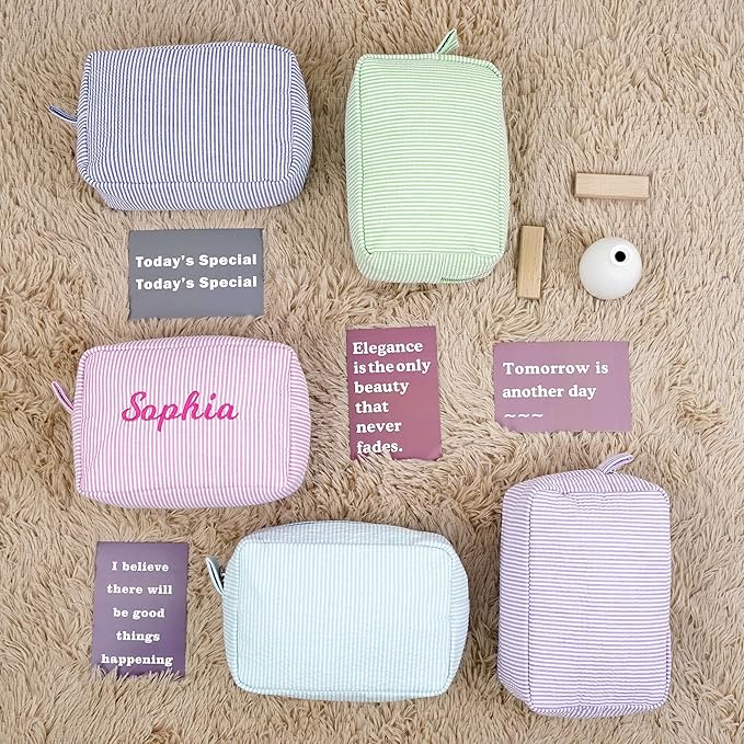 MT WORLD Cosmetic Bag Personalized Makeup Bag for Women Girls Seersucker Preppy Bridesmaid Makeup Bag Cute Aesthetic Toiletry Bag Girls Handbags Purses (Purple)